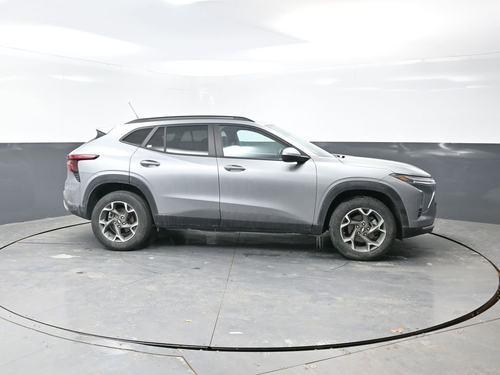 Used 2024 Chevrolet Trax LT w/ Driver Confidence Package image 11