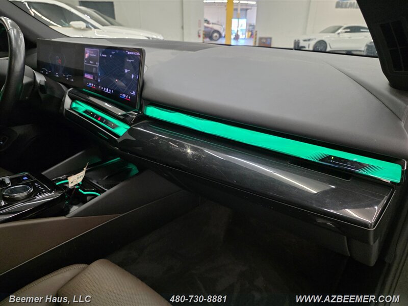 Used 2024 BMW i5 eDrive40i w/ M Sport Package RWD image 38