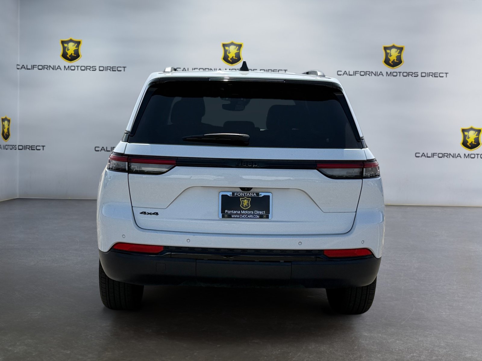 Used 2024 Jeep Grand Cherokee Altitude AWD/4WD image 4