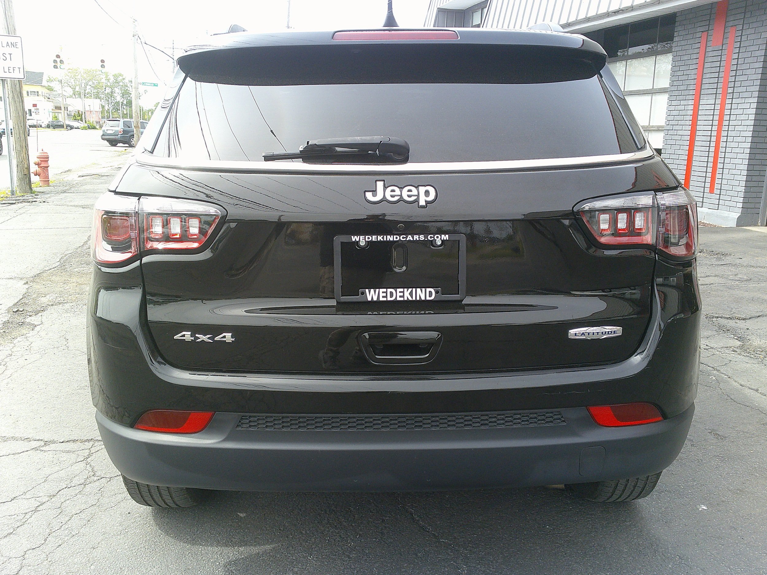 Used 2023 Jeep Compass Limited w/ Sun and Sound Group AWD/4WD image 9