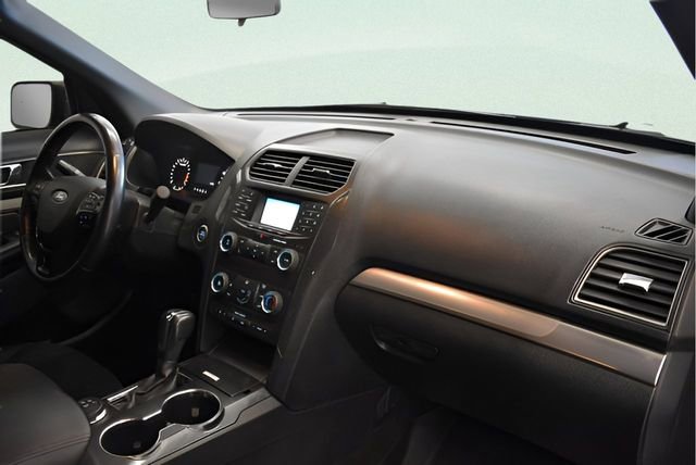 Used 2018 Ford Explorer XLT AWD/4WD image 17