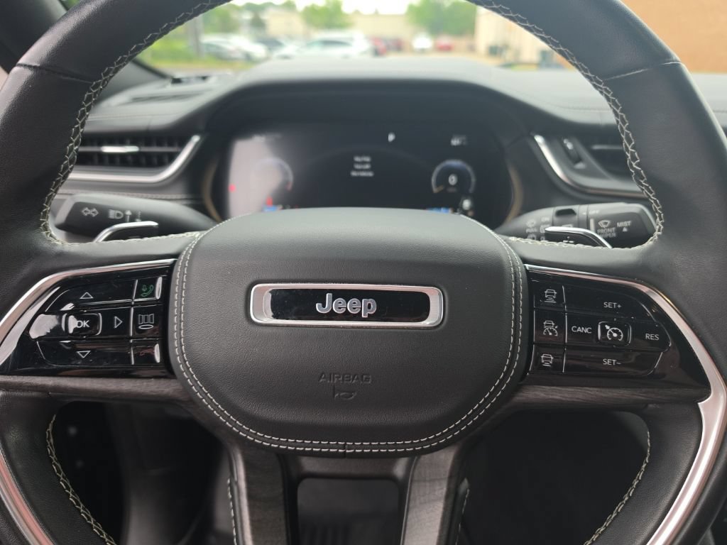 Used 2022 Jeep Grand Cherokee Overland AWD/4WD image 23