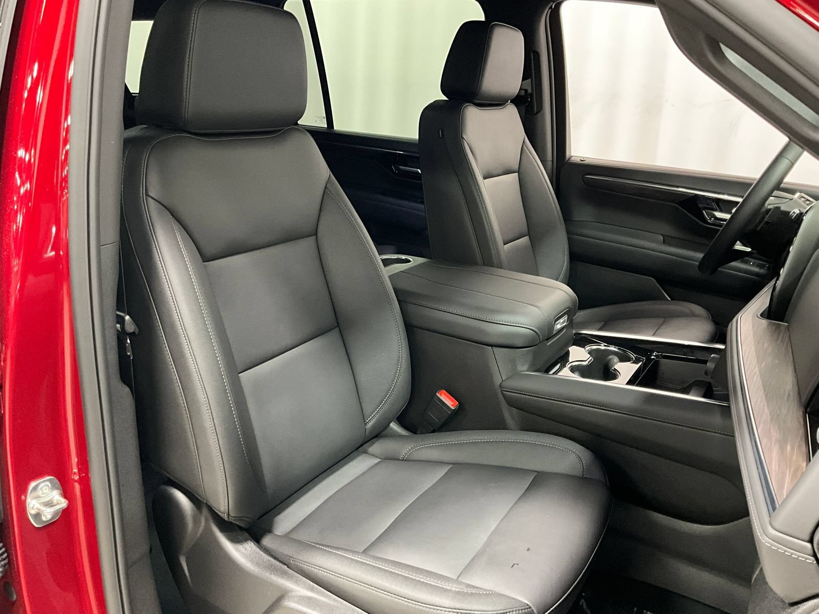 Used 2026 Chevrolet Suburban LT w/ Comfort Package AWD/4WD image 8