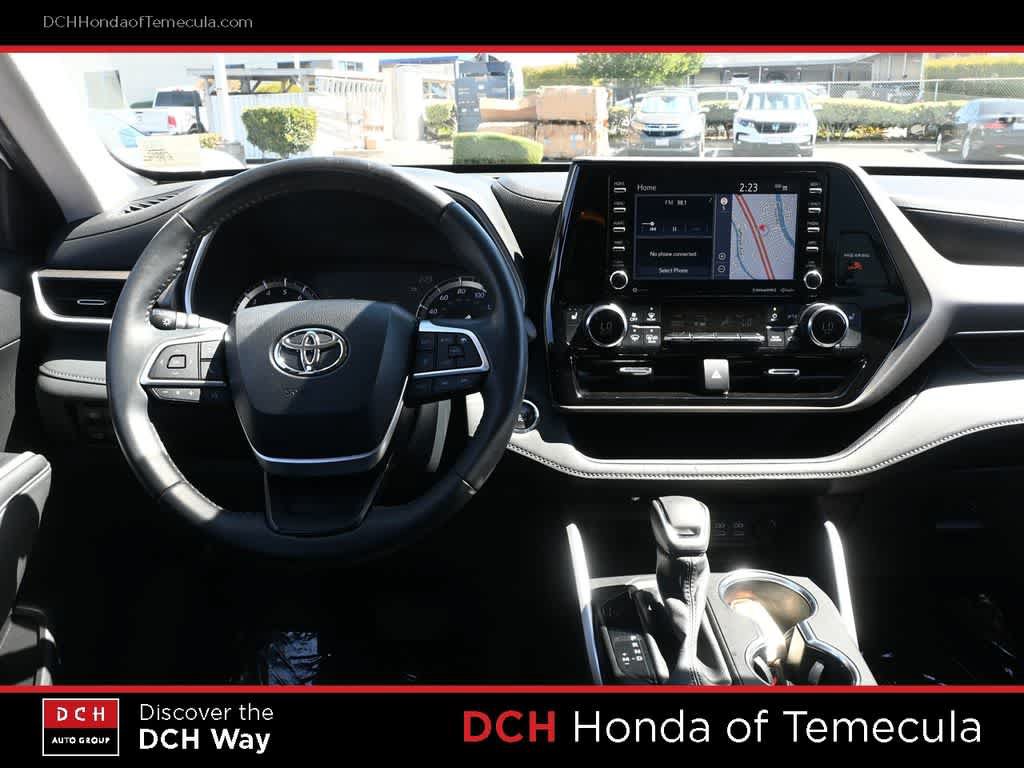 Used 2022 Toyota Highlander XLE FWD image 8