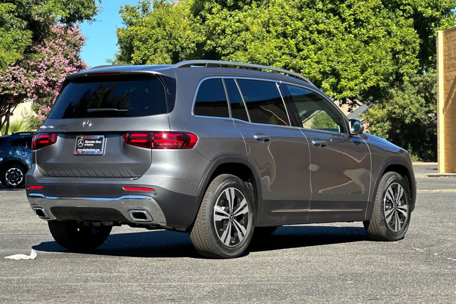 New 2026 Mercedes-Benz GLB 250 image 3