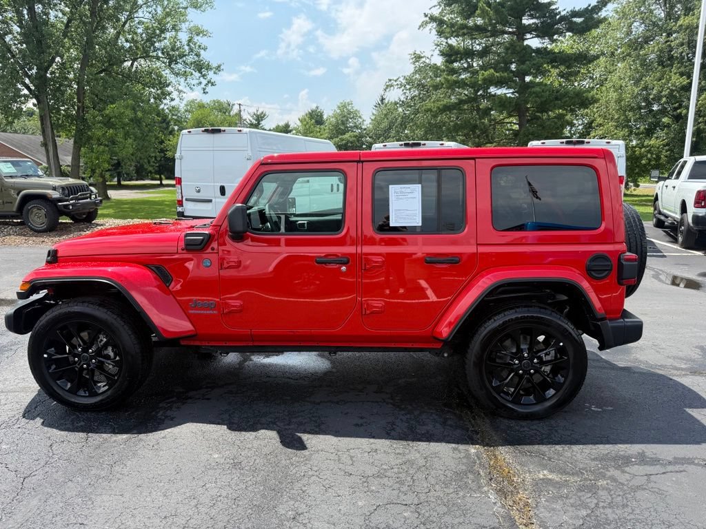 Used 2025 Jeep Wrangler Unlimited Sahara w/ Safety Group AWD/4WD image 7