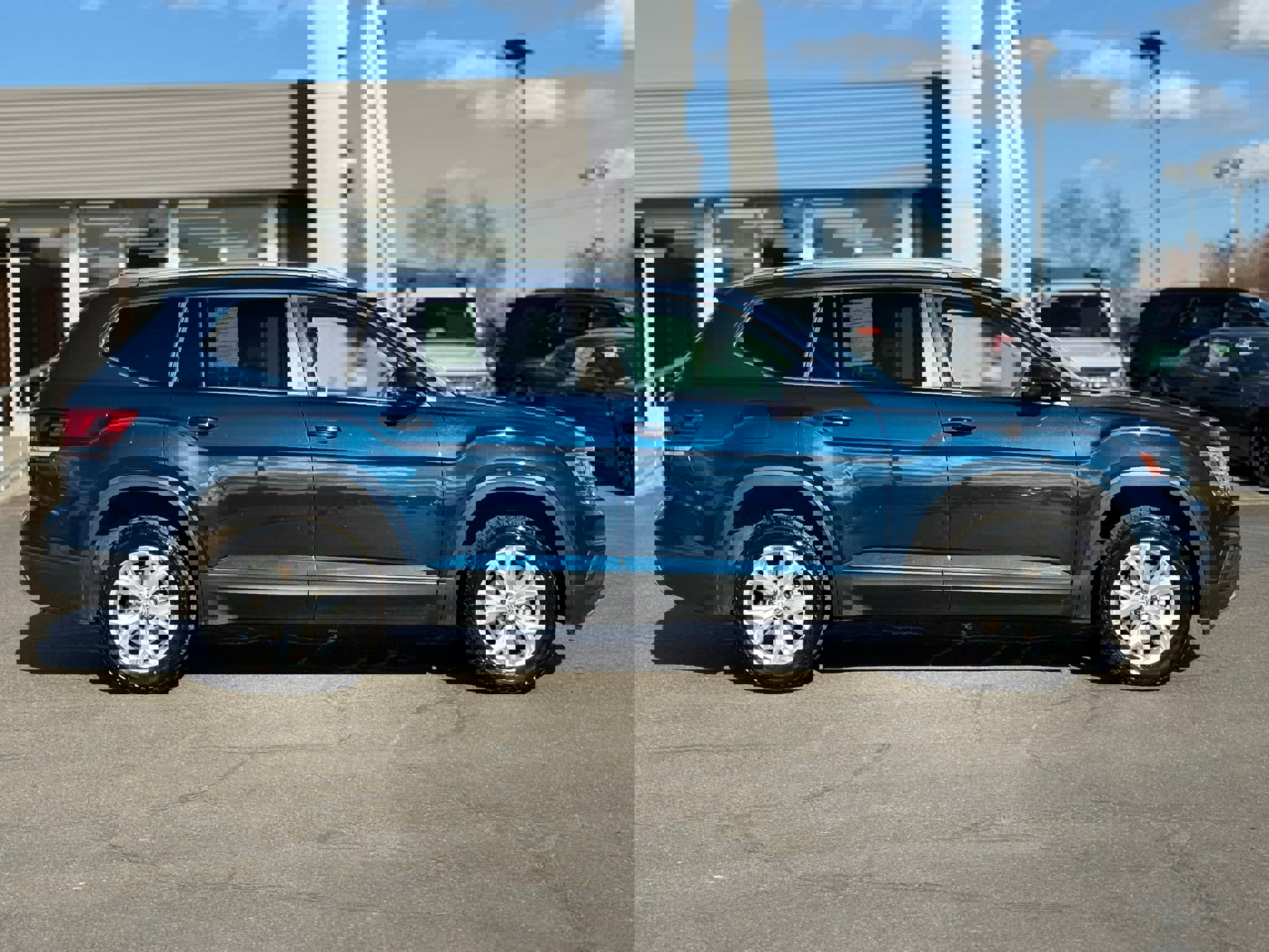 Used 2019 Volkswagen Atlas SE w/ Towing Package image 3