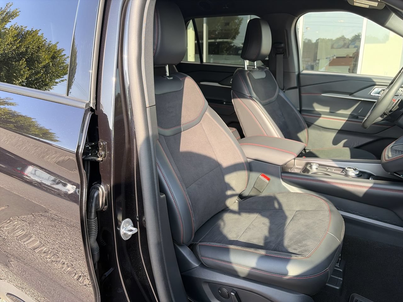 Used 2025 Ford Explorer ST AWD/4WD image 34