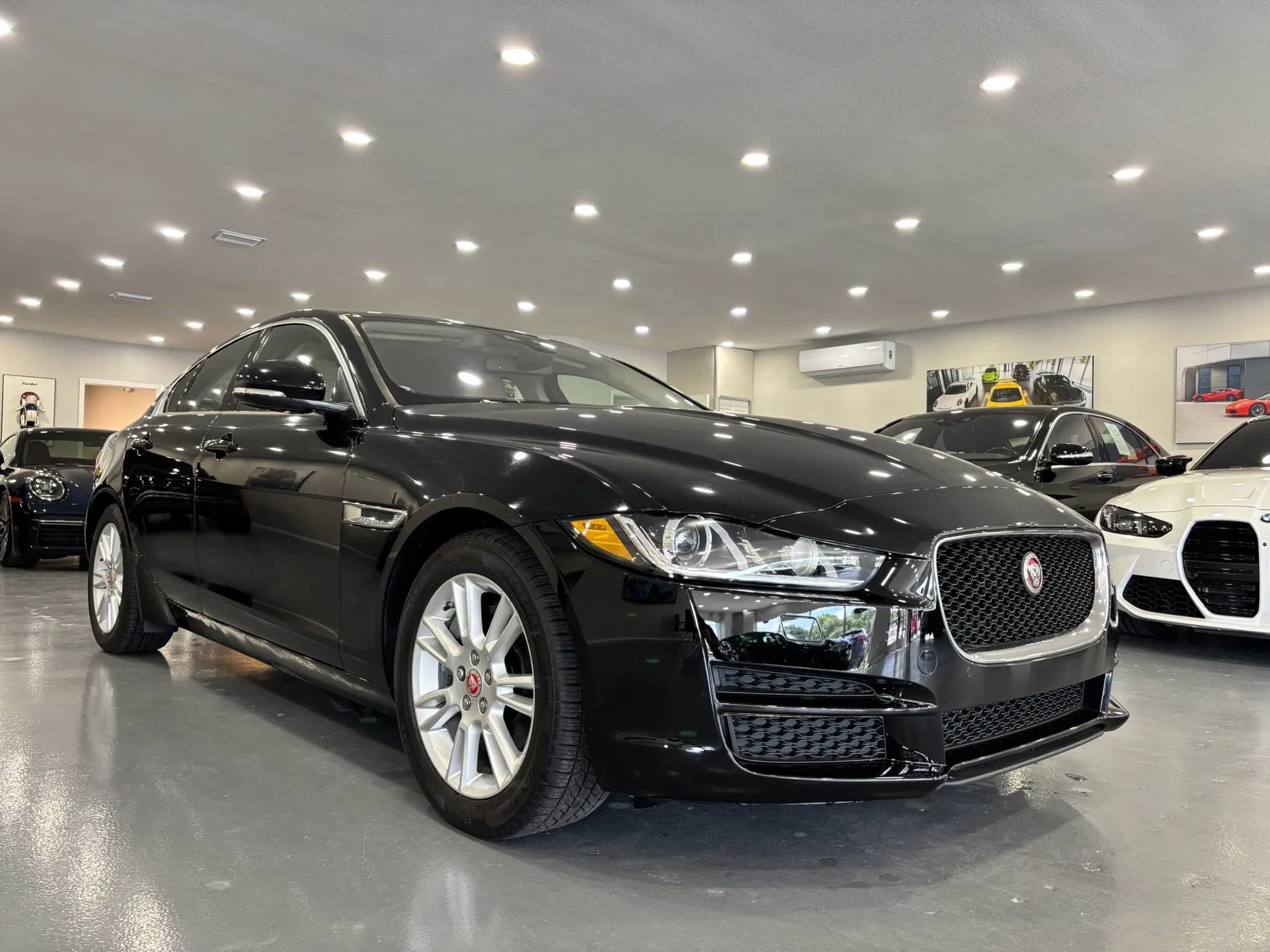 Used 2017 Jaguar XE Premium image 1