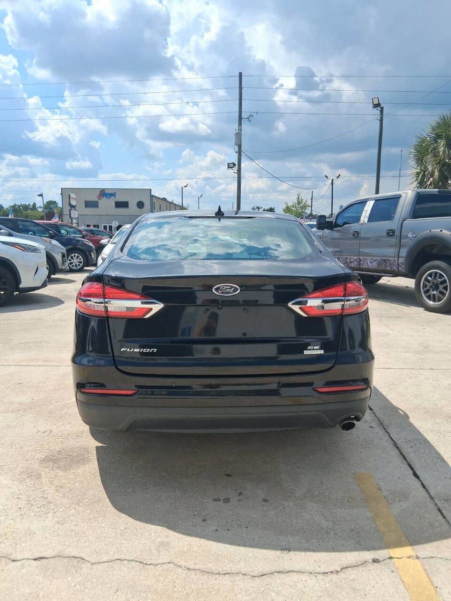 Used 2020 Ford Fusion SE FWD image 6