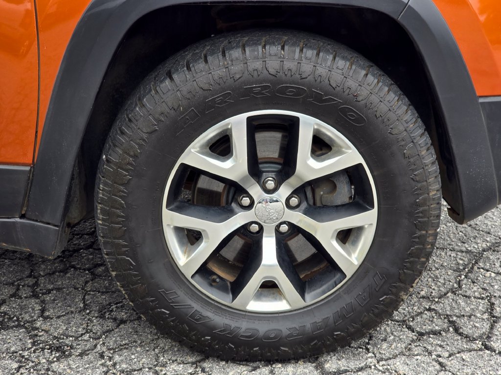 Used 2016 Jeep Cherokee Trailhawk w/ Cold Weather Group AWD/4WD image 22