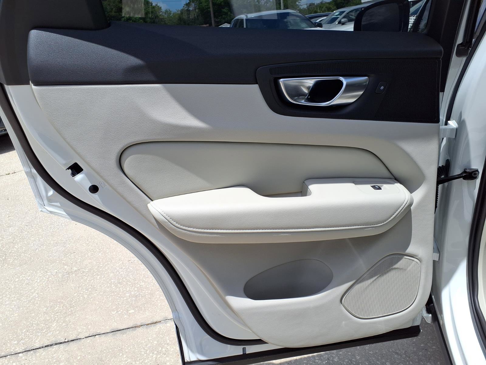 Certified 2025 Volvo XC60 B5 Ultra w/ Protection Package Premier AWD/4WD image 19