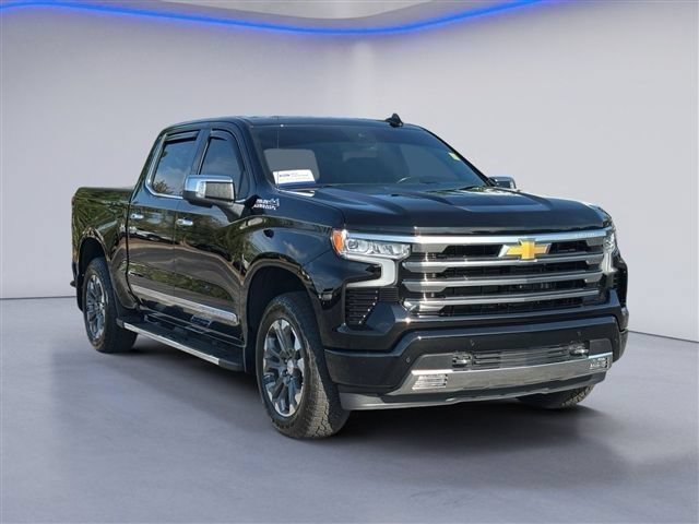 Used 2025 Chevrolet Silverado 1500 High Country w/ Z71 Off-Road Package AWD/4WD image 4