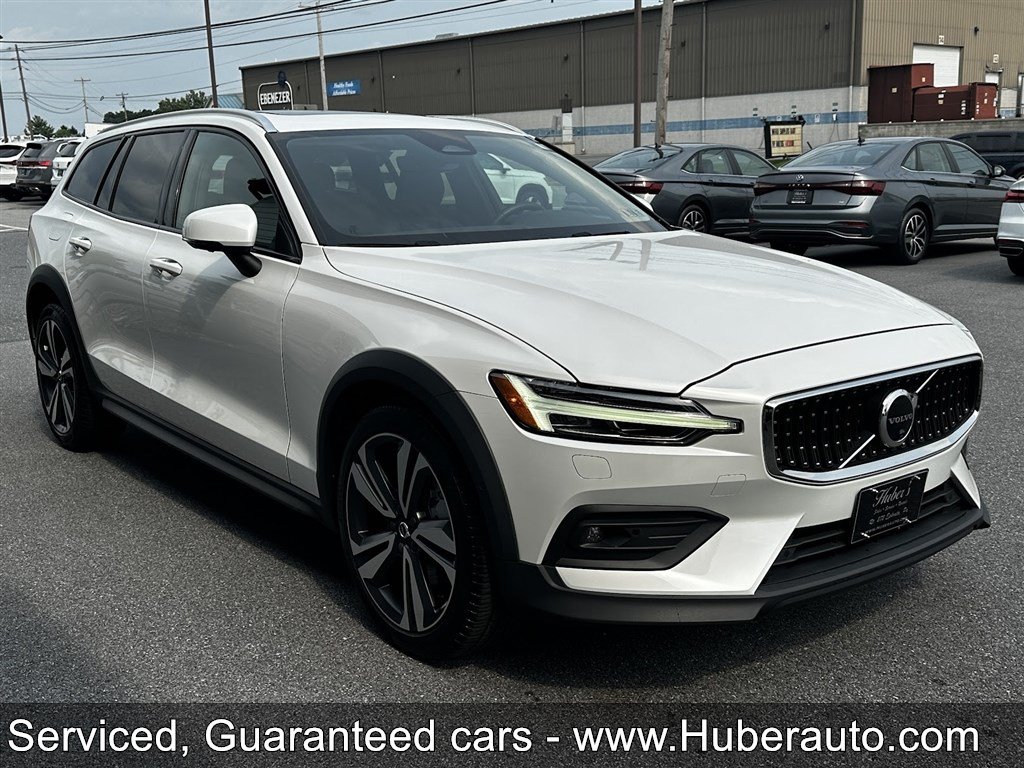 Used 2023 Volvo V60 B5 Cross Country Plus w/ Climate Package AWD/4WD image 3