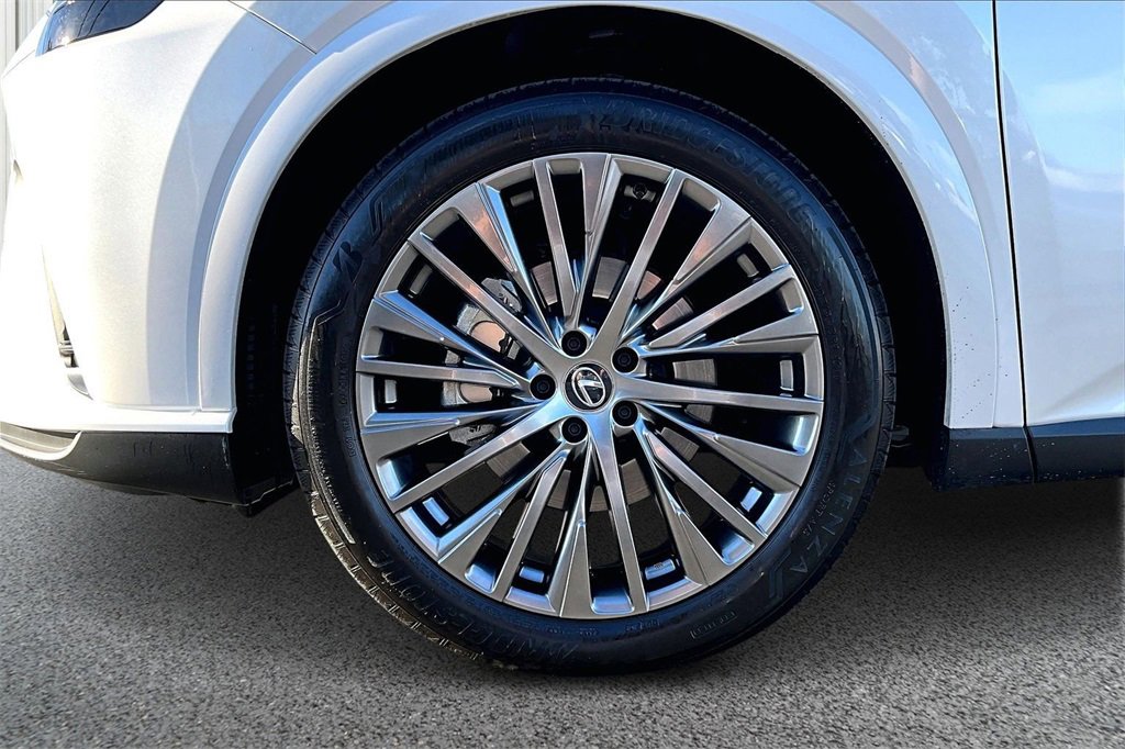 Used 2024 Lexus RX 450h AWD w/ Luxury Package image 30