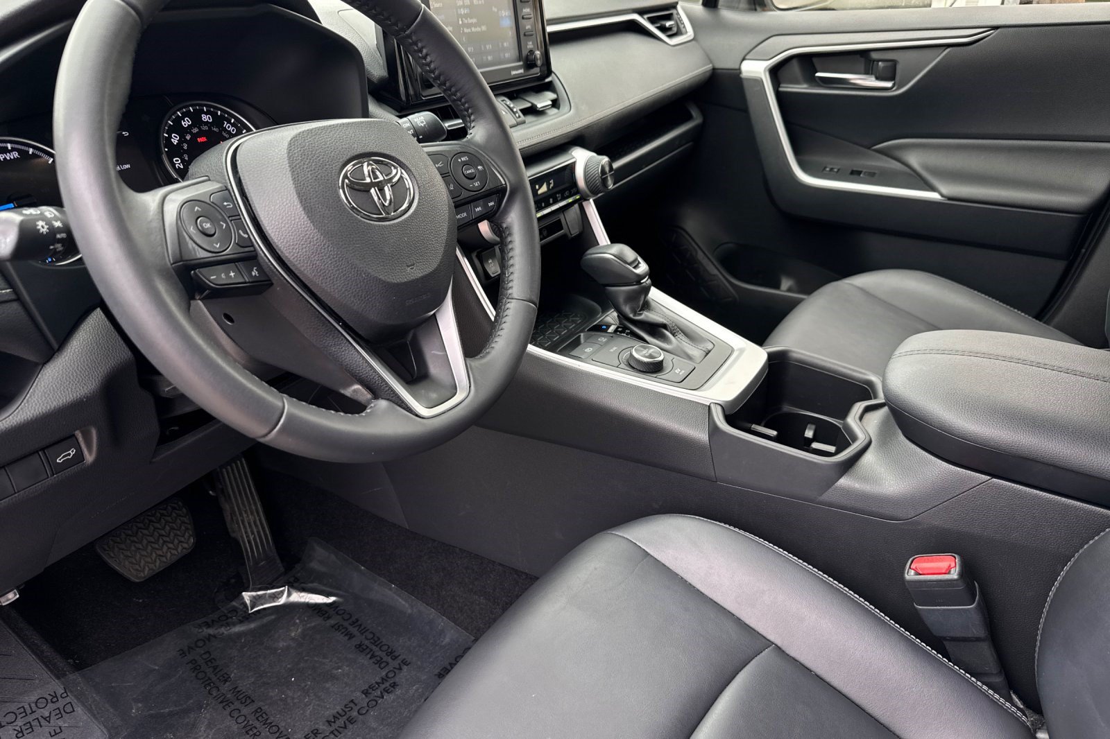 Used 2022 Toyota RAV4 XLE Premium AWD/4WD image 4