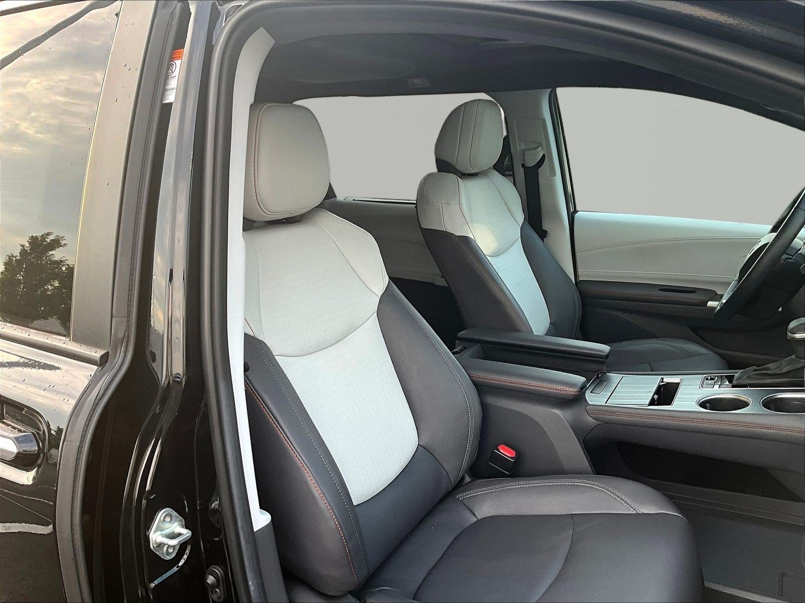 Used 2023 Toyota Sienna XSE w/ XSE Plus Package AWD/4WD image 30