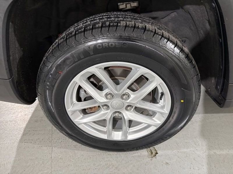 Used 2023 Jeep Grand Cherokee L Laredo w/ Luxury Tech Group I image 16