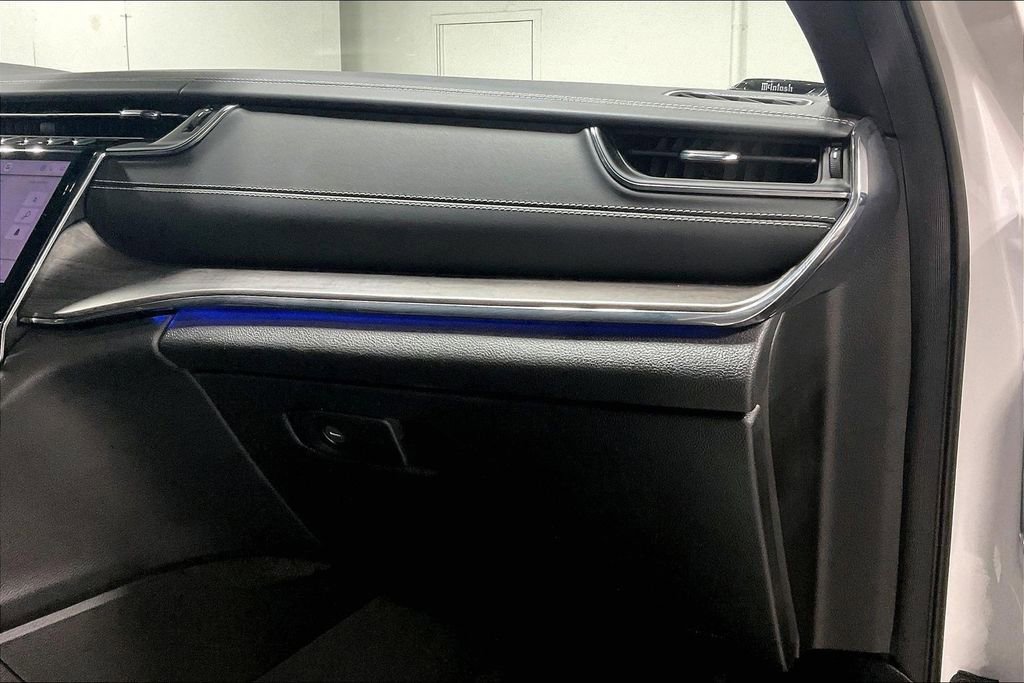 Used 2024 Jeep Grand Cherokee Overland w/ Luxury Tech Group IV image 19