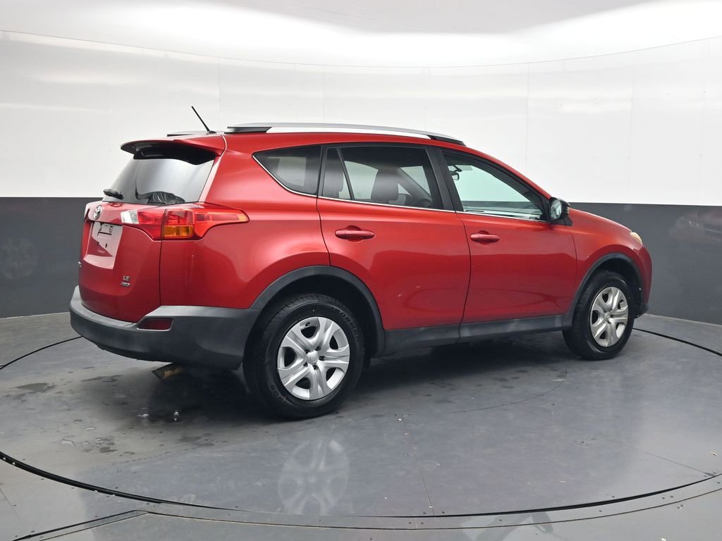 Used 2015 Toyota RAV4 LE image 4