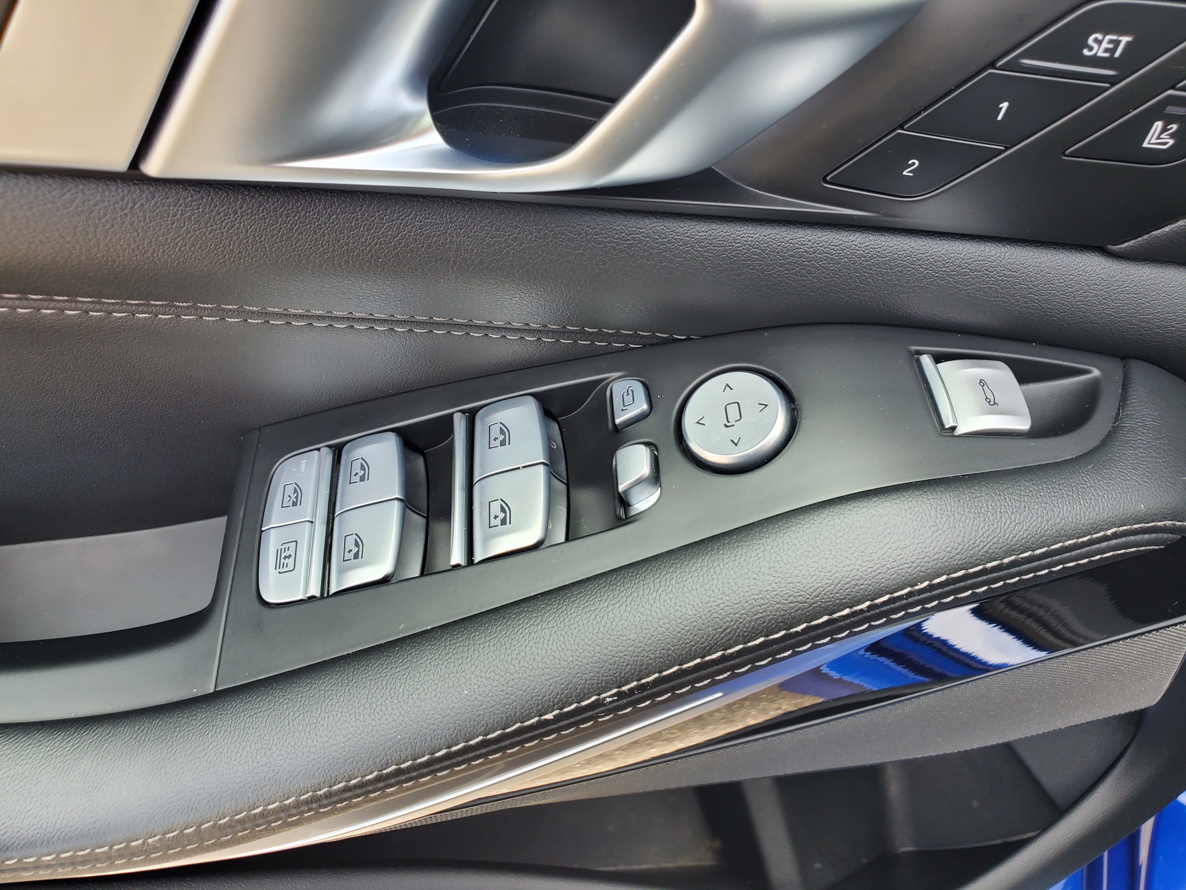 Certified 2025 BMW X7 M60i AWD/4WD image 28