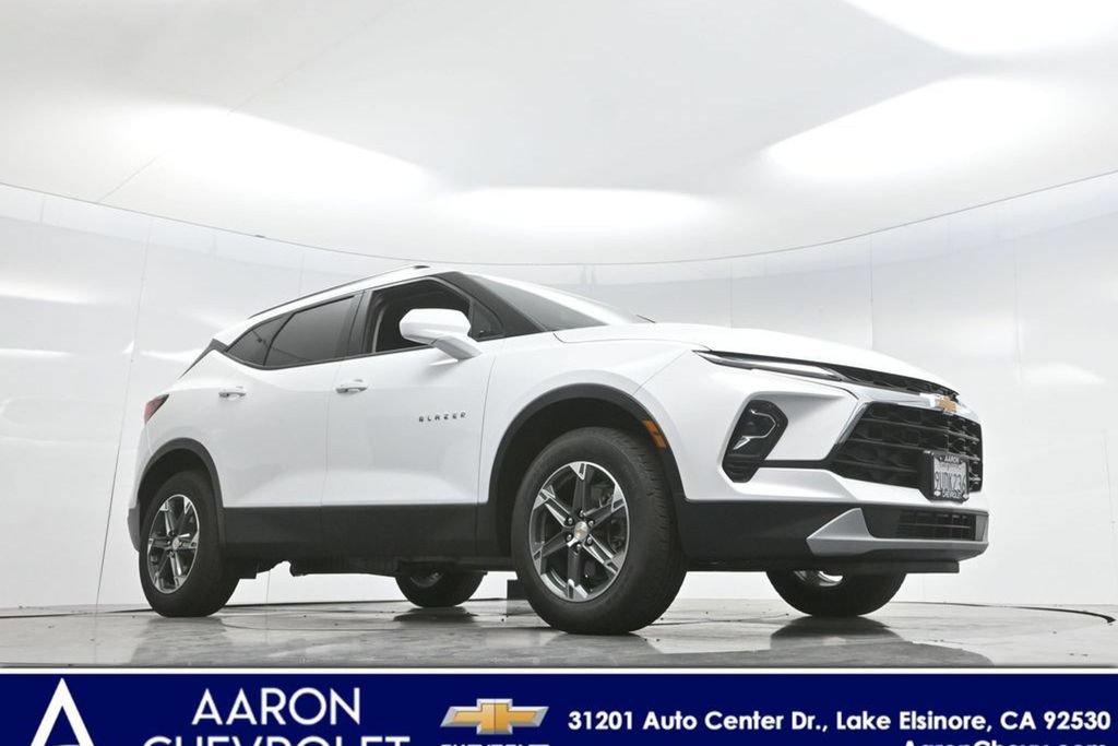 New 2025 Chevrolet Blazer LT w/ Convenience Package FWD image 2