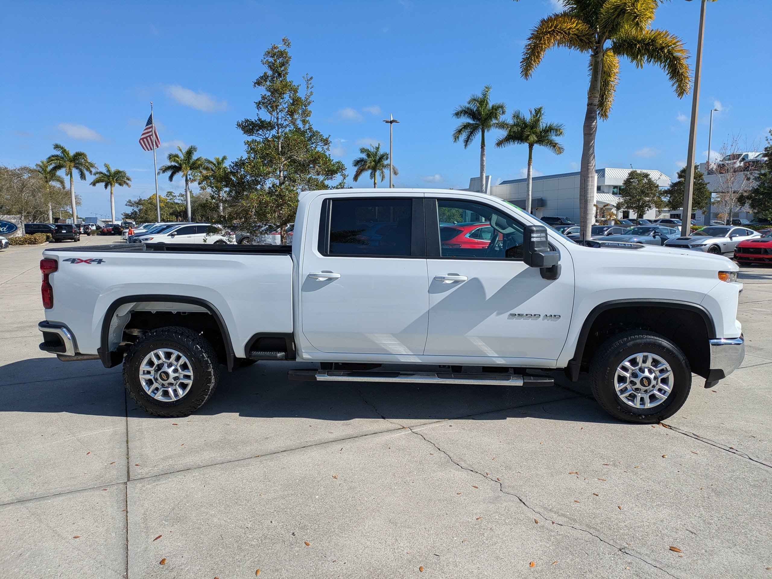 Used 2025 Chevrolet Silverado 2500 LT w/ Convenience Package AWD/4WD image 3
