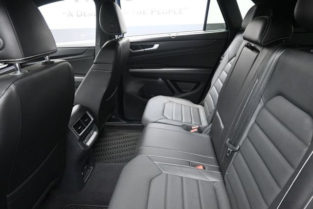 Used 2024 Volkswagen Atlas Cross Sport SEL R-Line AWD/4WD image 23