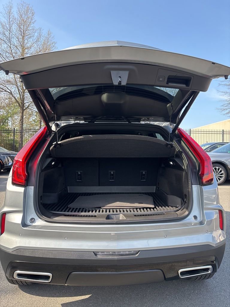 Used 2024 Cadillac XT4 Premium Luxury image 12