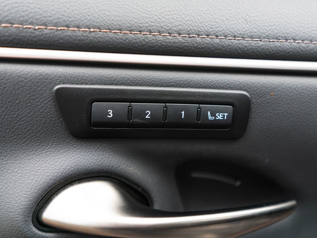 Used 2025 Lexus ES 300h w/ Premium Package FWD image 23