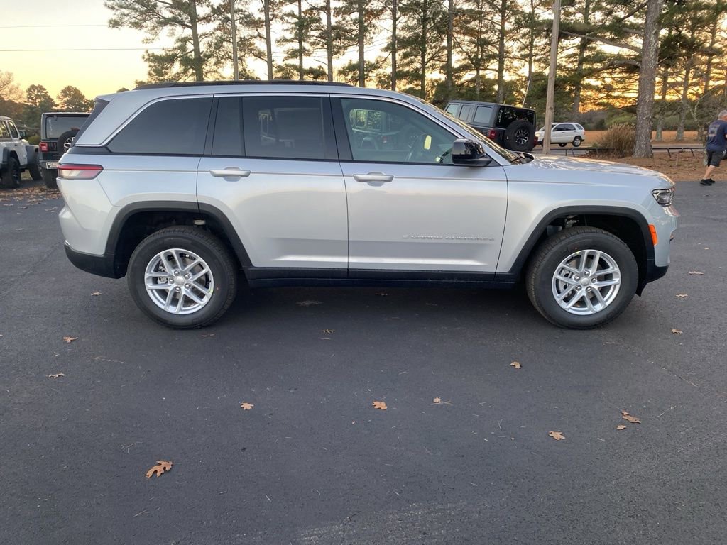 New 2025 Jeep Grand Cherokee Laredo w/ Trailer Tow Package image 4