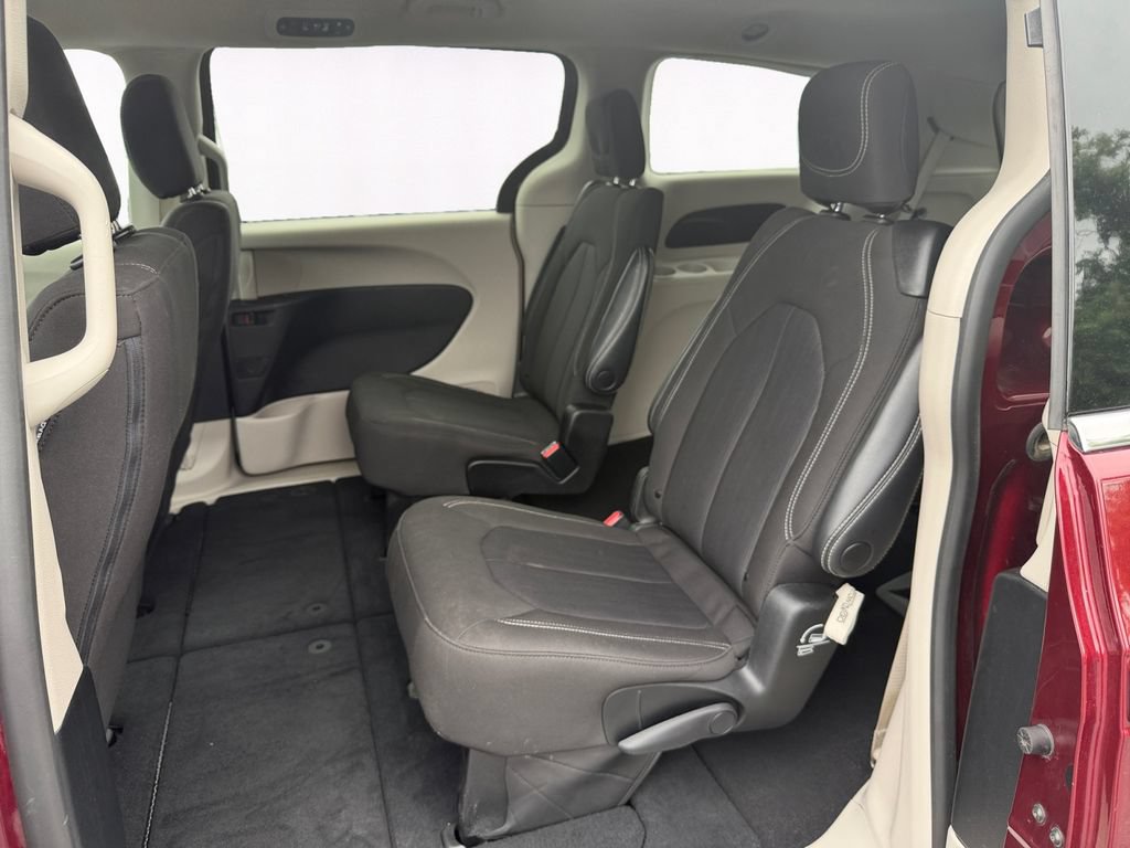 Used 2023 Chrysler Voyager LX FWD image 13