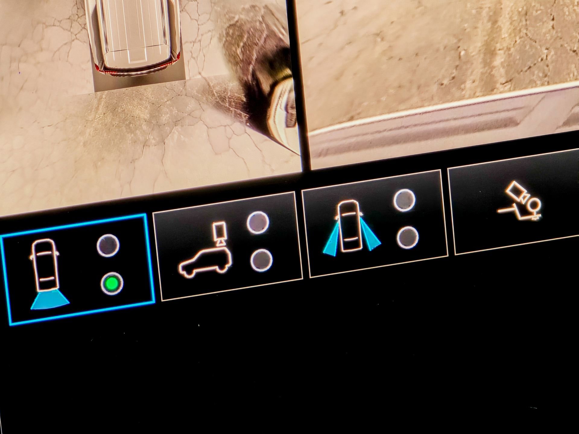 Used 2025 GMC Yukon XL Denali w/ Sun & Power Step Package image 52