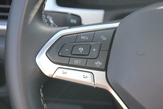 Used 2023 Volkswagen Atlas Cross Sport SE image 18