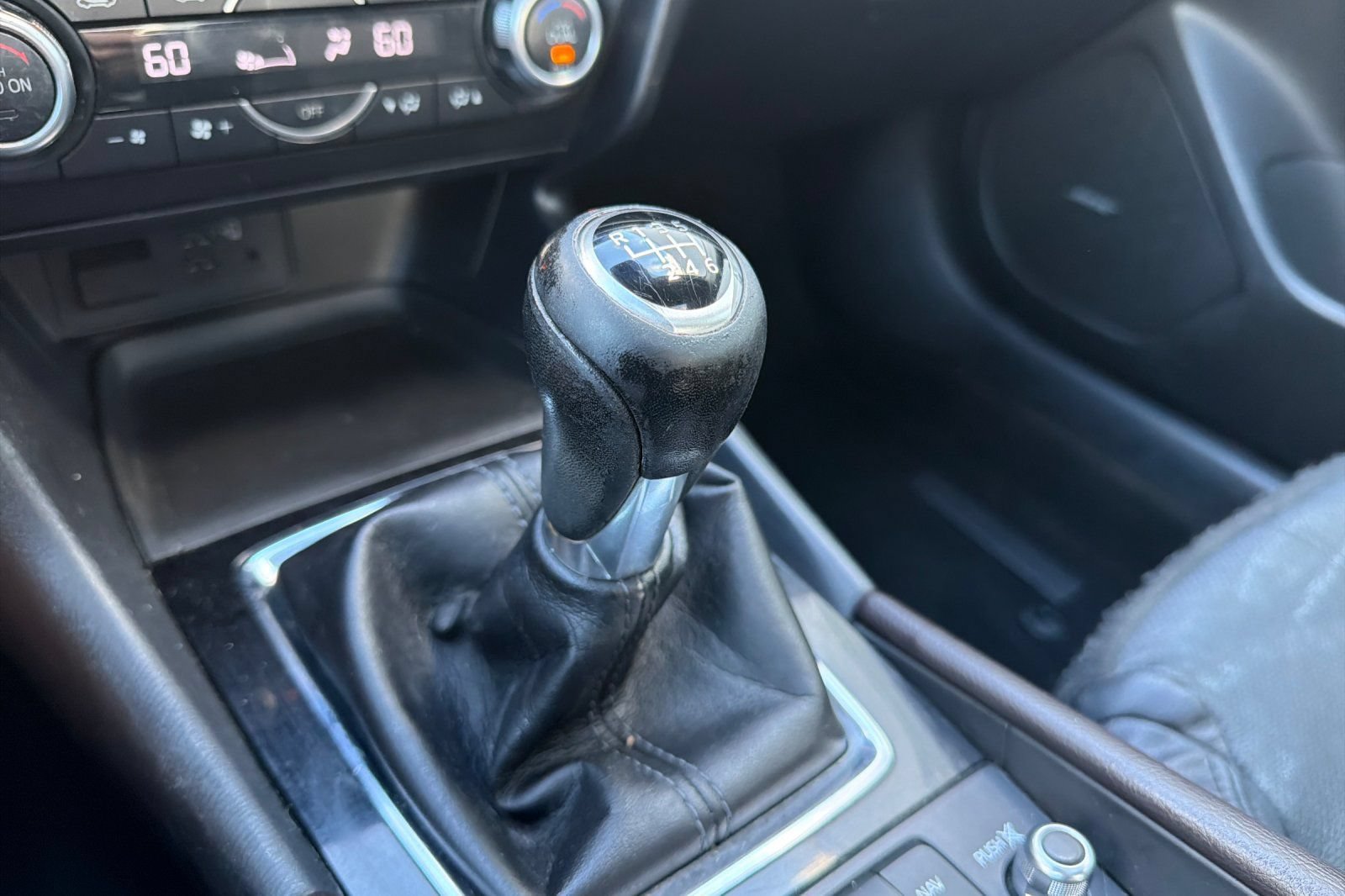 Used 2018 MAZDA MAZDA3 Grand Touring w/ Premium Equipment Package FWD image 19