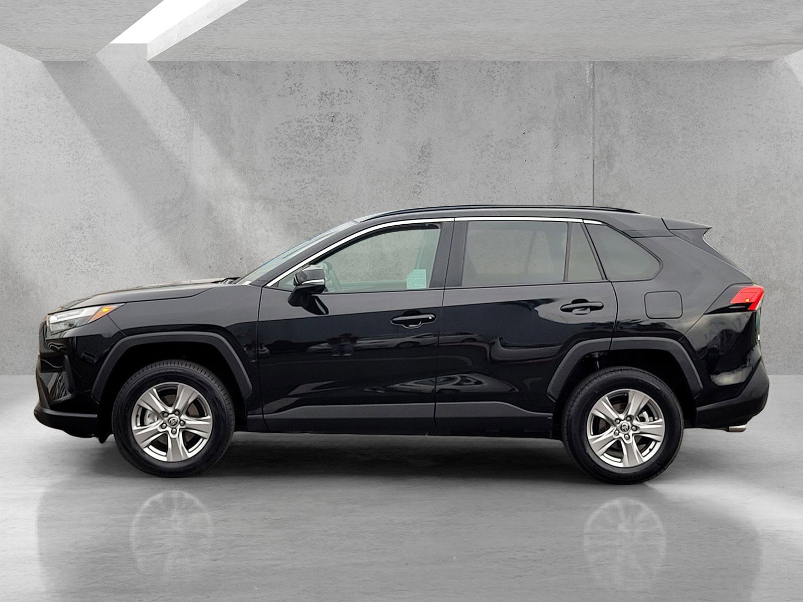 Used 2025 Toyota RAV4 XLE image 6