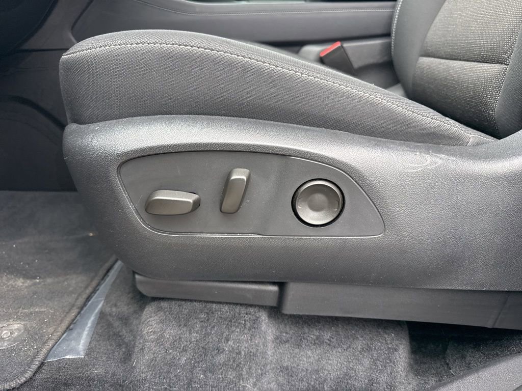 Used 2025 Chevrolet Traverse LT image 10