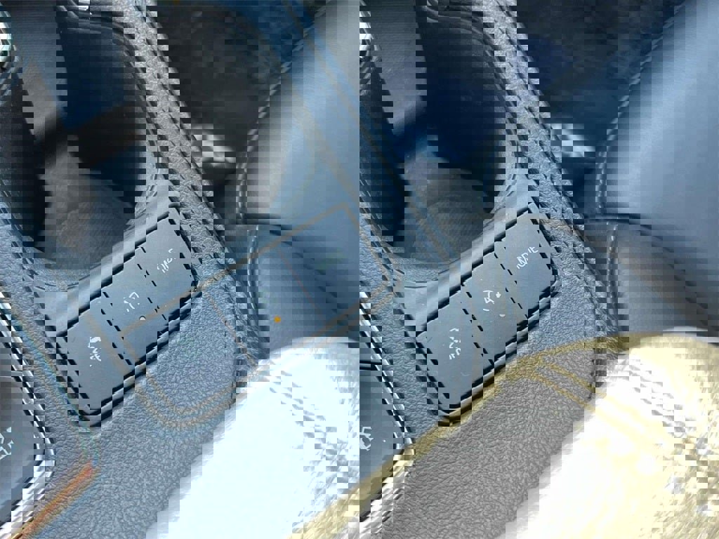 Used 2023 Cadillac XT4 Luxury w/ Cold Weather Package image 13