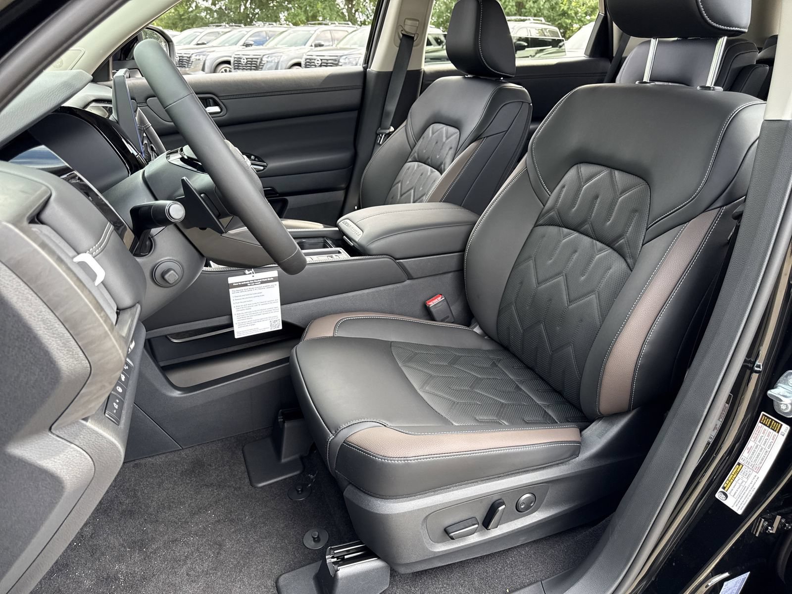 New 2026 Nissan Pathfinder Platinum FWD image 16