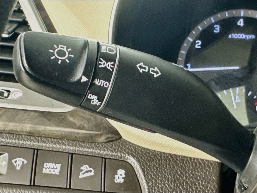 Used 2018 Hyundai Santa Fe SE AWD/4WD image 12