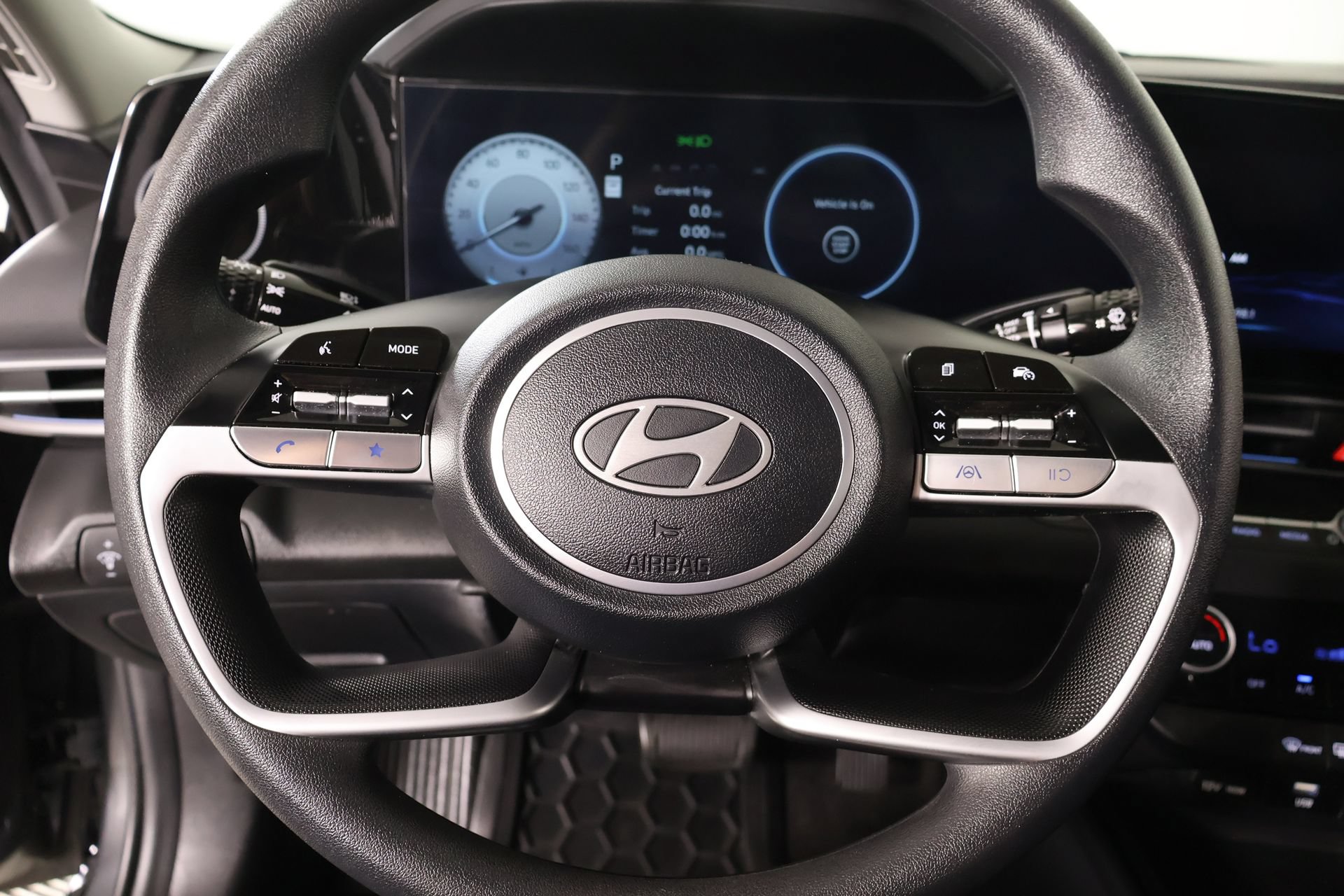 Certified 2024 Hyundai Elantra SEL FWD image 3