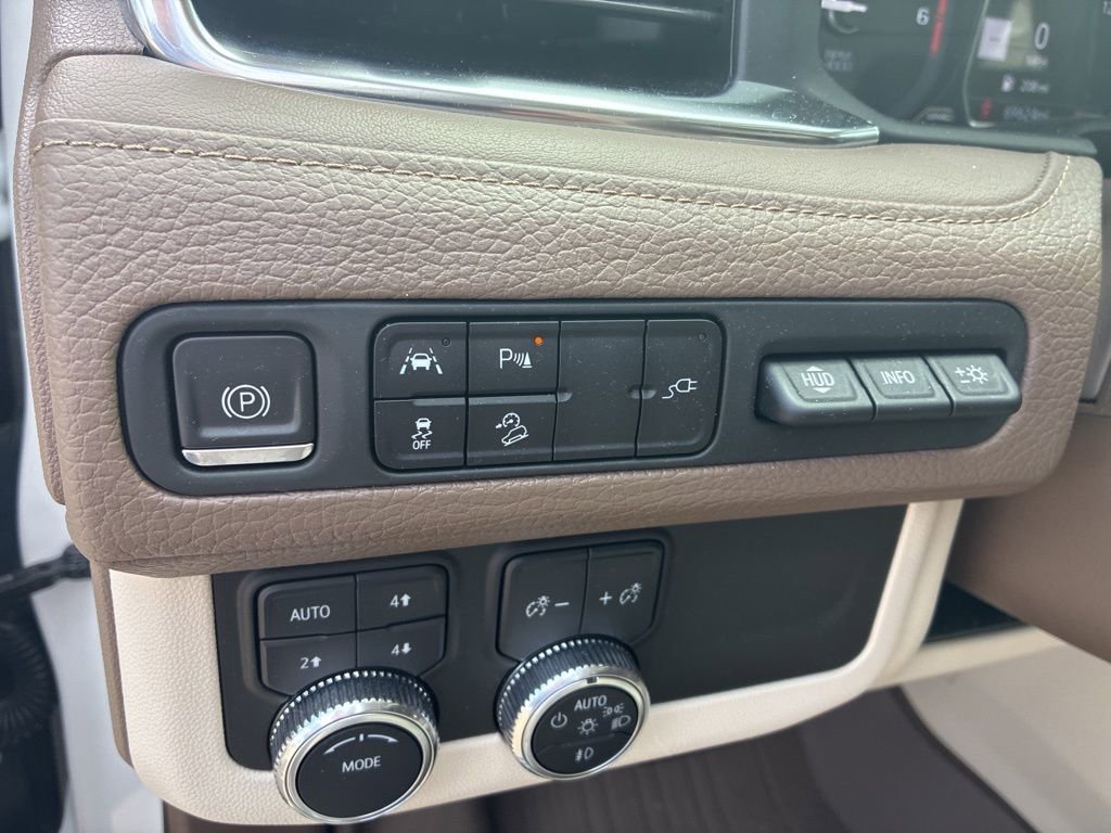 Used 2021 GMC Yukon Denali image 12