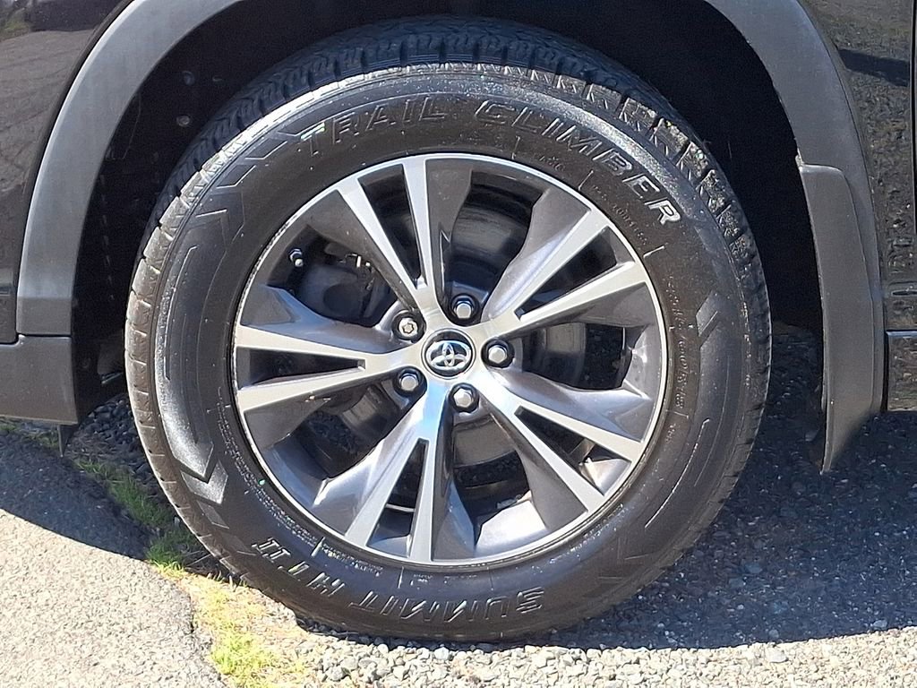 Used 2018 Toyota Highlander LE w/ Protection Package #3 AWD/4WD image 8