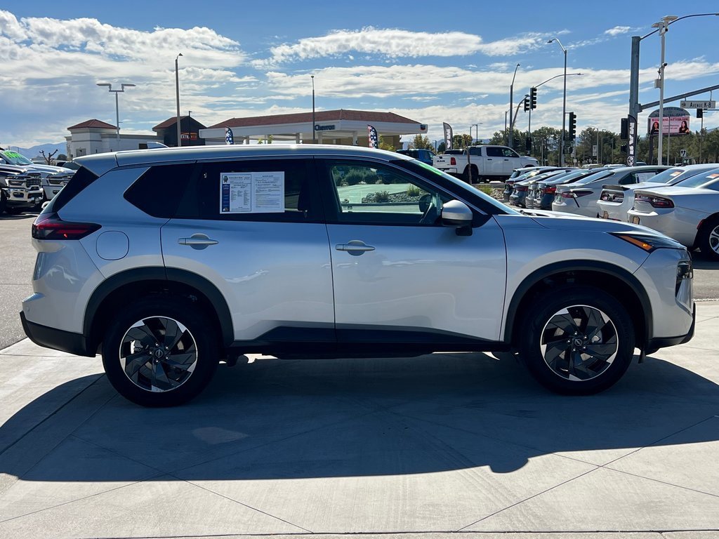 Used 2024 Nissan Rogue SV image 7