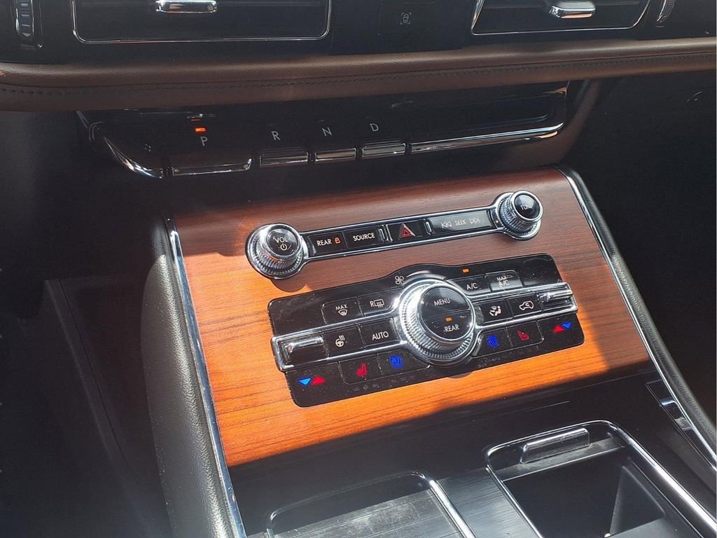 Used 2022 Lincoln Aviator Reserve w/ Equipment Group 201A AWD/4WD image 7