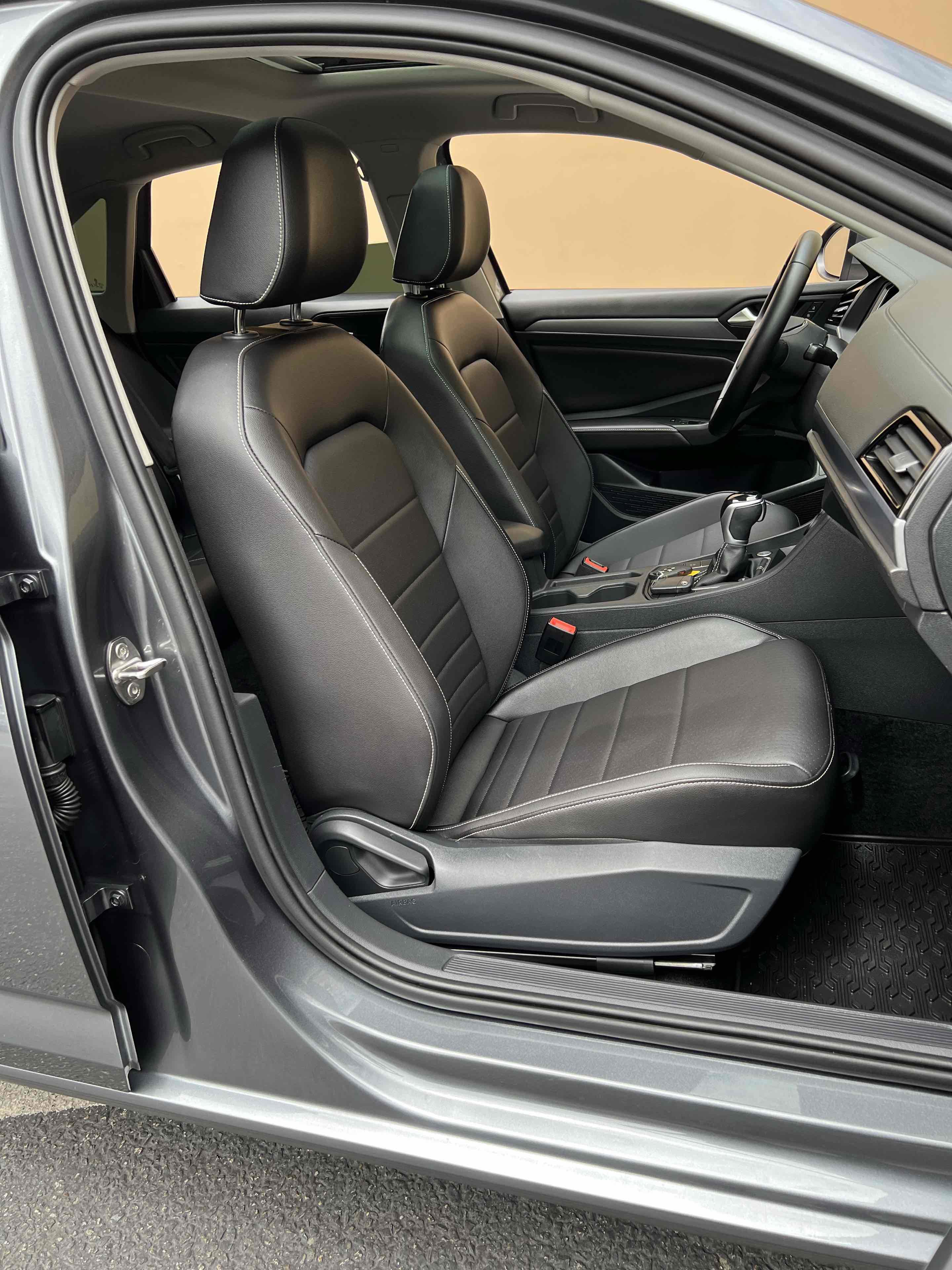 Used 2023 Volkswagen Jetta SE w/ Panoramic Sunroof Package FWD image 38