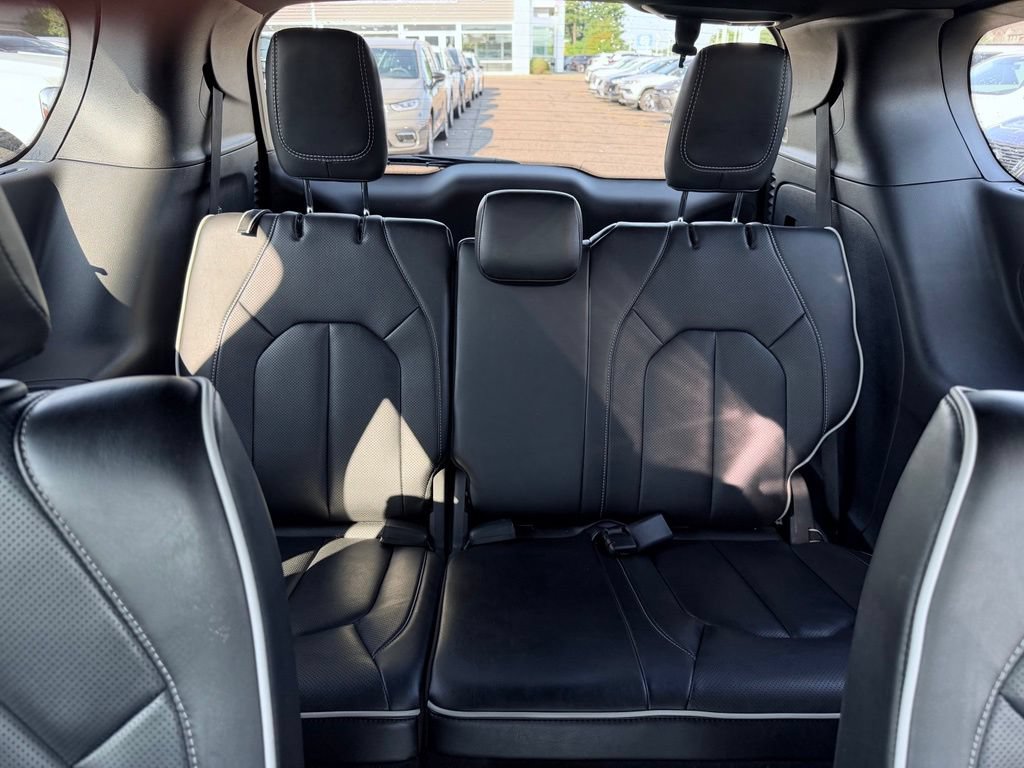 Used 2025 Chrysler Pacifica Limited FWD image 27