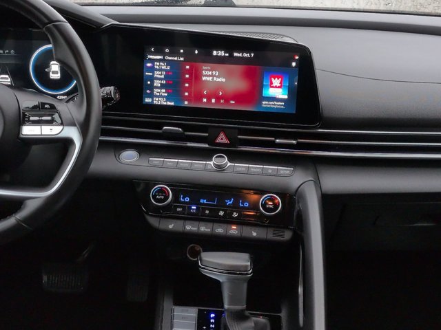 Used 2025 Hyundai Elantra SEL FWD image 16