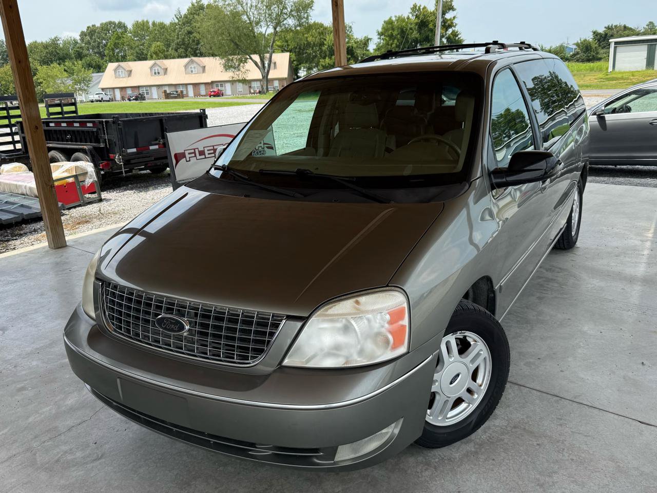 Used 2005 Ford Freestar SEL FWD image 4