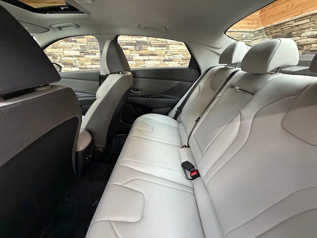 Certified 2025 Hyundai Elantra Limited image 29